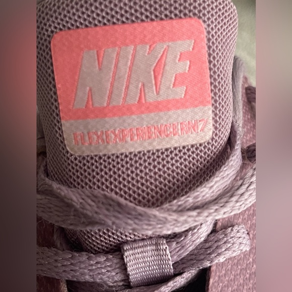 NIKE Flexexperience RN7 Shoes ~ size 10 ~ GUC Pink/Mauve color - Picture 6 of 9